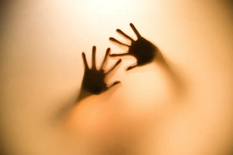 ভোলায় সিঁধ কেটে ঘরে ঢুকে সন্তানের গলায় অস্ত্র ধরে গৃহবধূকে ধর্ষণের অভিযোগ